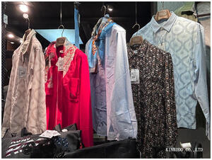 春物のウィンドウディスプレイ