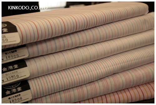 赤と白のストライプ生地