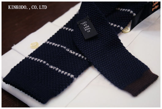 ウールニットストライプタイのネイビー