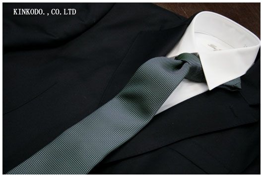 ゼニヤのグリーンソリッドネクタイ