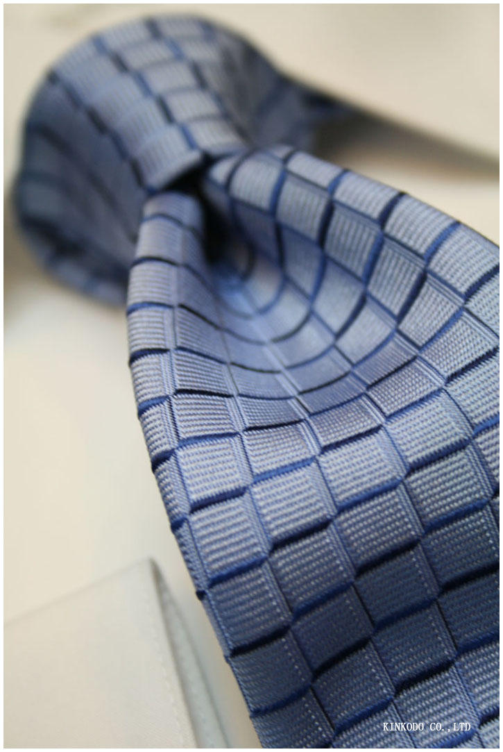 ARMANI COLLEZIONI【アルマー二】の不規則なチェックのネクタイ