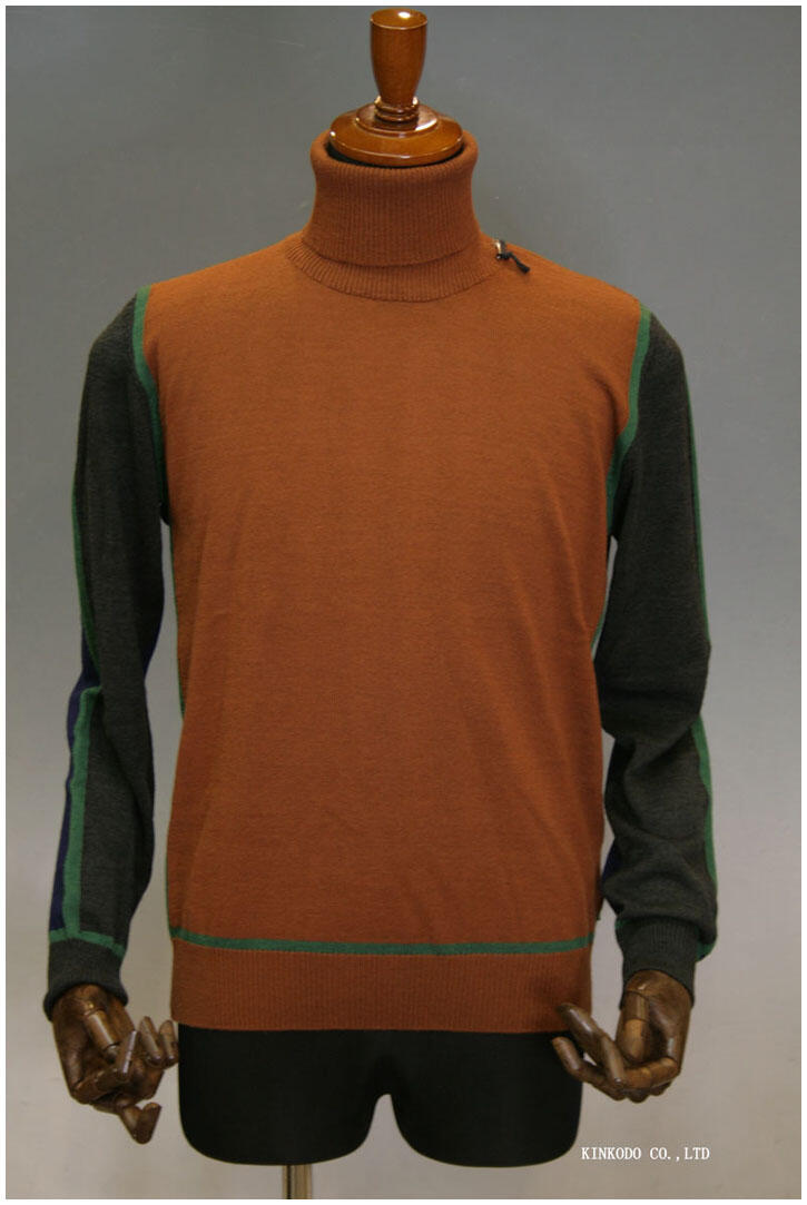 表がブラウン裏はネイビーそしてグリーンの縁取りのあるタートルネック　BOB・ボブ（イタリー製）