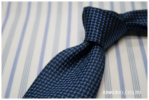カンティーニブルーネクタイ