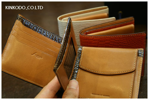 クロコ型押し財布