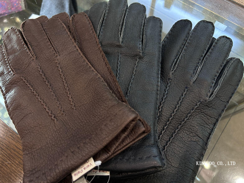 ディアスキン（鹿革）の手袋で中はカシミヤ100％のニットです。