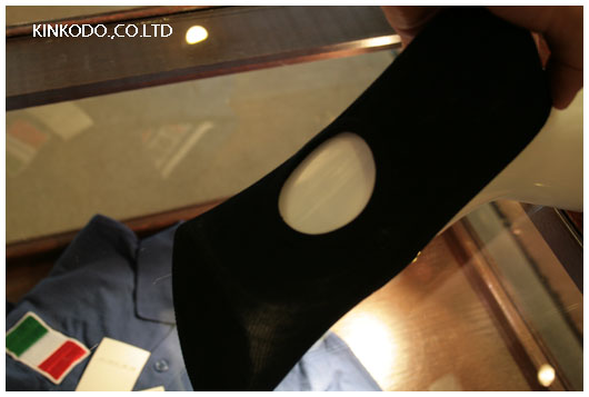 穴あきソックス