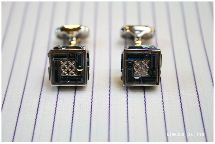 TATEOSSIAN【タテオシアン】THOMPSONの四葉のクローバーカフス(ブルー)