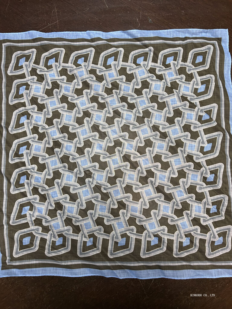 ブルーとブラウン系の小さめストール