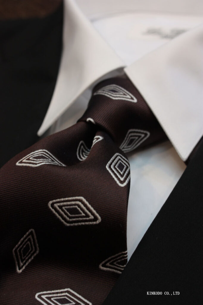 ALBENI 1905（アルベニ1905）イタリア製 シルクタイ／ブラウン 菱形（ダイヤ）ステッチ風小紋