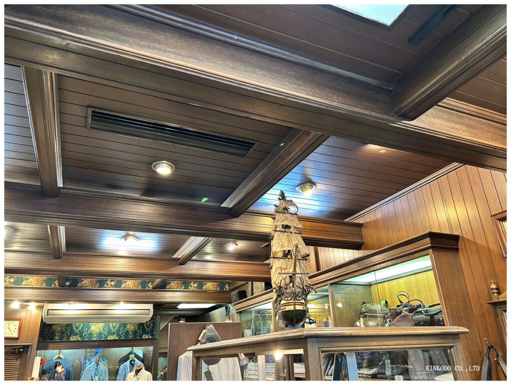 当店のシンボルの帆船