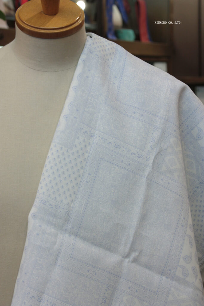 BANDANA PATCHWORK 淡いブルーのバンダナパッチワーク柄　LIBERTY PRINT　リバティプリント　リネン100％