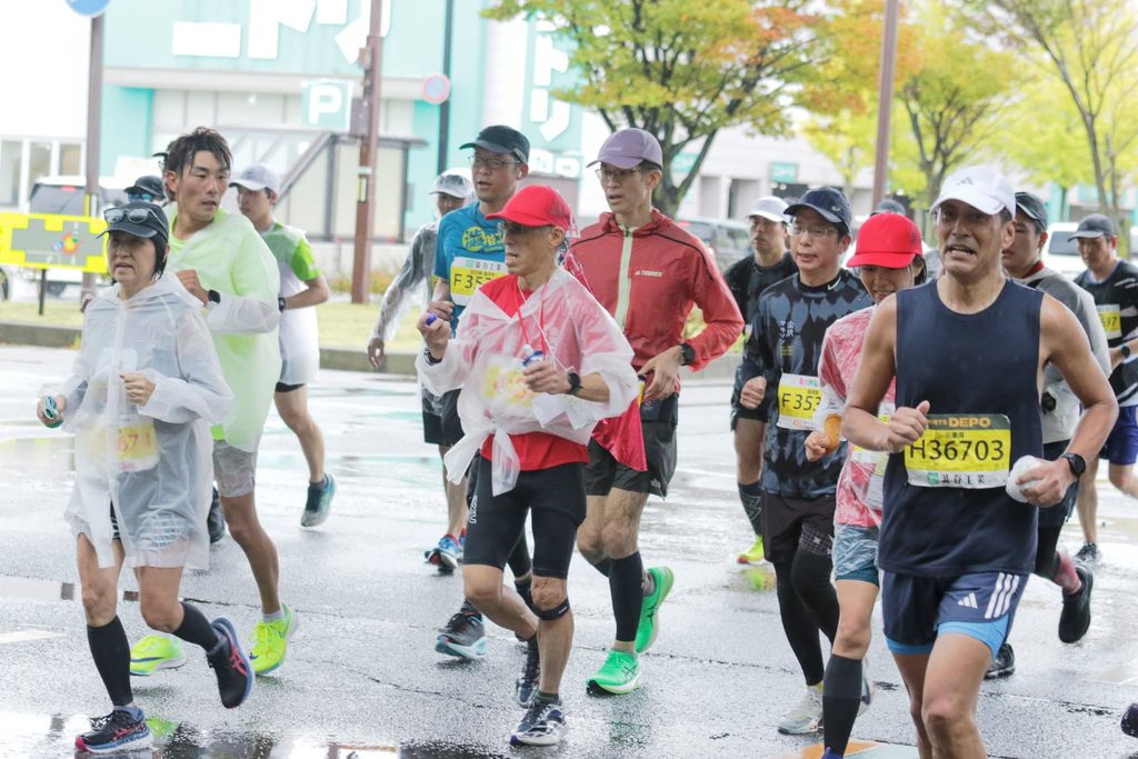 金沢マラソン4時間30分のペースランナー高架下の写真