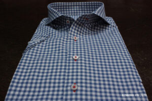 チェックの半袖シャツ