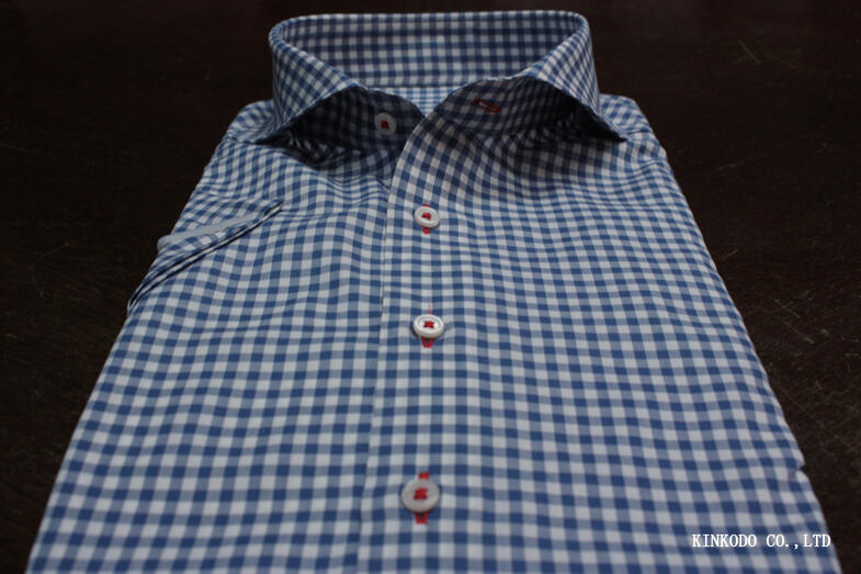 チェックの半袖シャツ