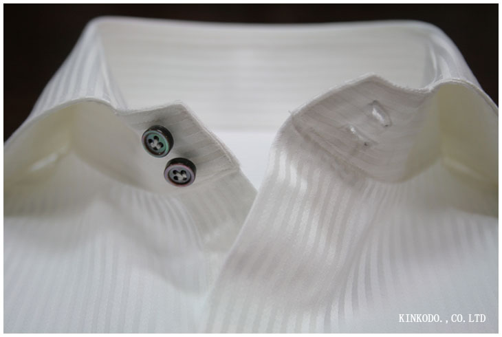 ドゥエボットーニのカッタウェイカラー（１）のデザインシャツ。