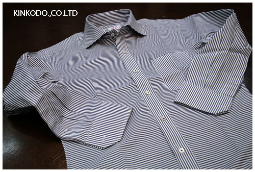 縦横を逆にしたシャツのデザイン。