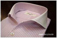 オープン式カラー（衿にハンドステッチ）