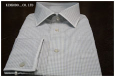 衿・カフスの縁だけ白でクレリック