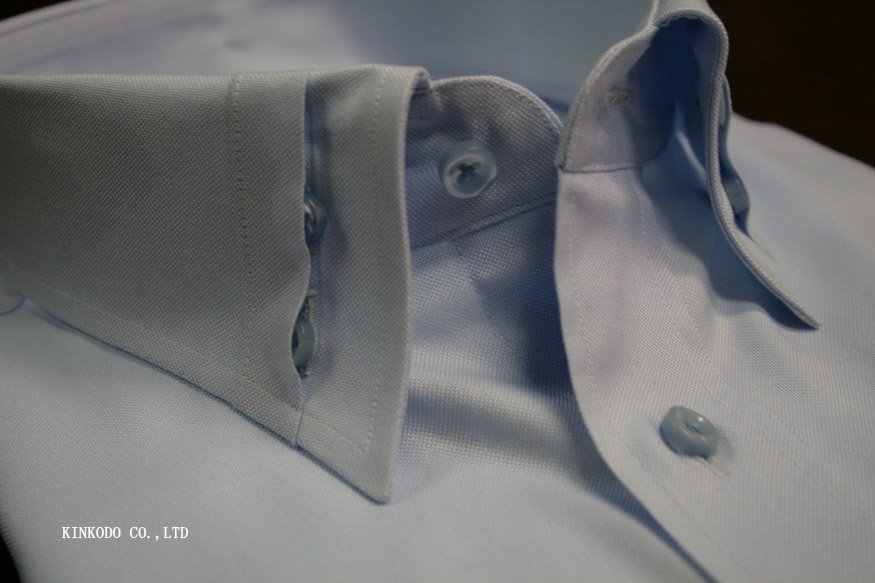 縦二列の比翼ボタンダウン（別角度）