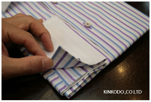 裏側にストライプを使ったダブルカフス