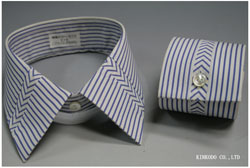 衿羽根とカフス中央をカットしヘリンボーン状につなぎ合わせたデザイン（デザイン番号K5）