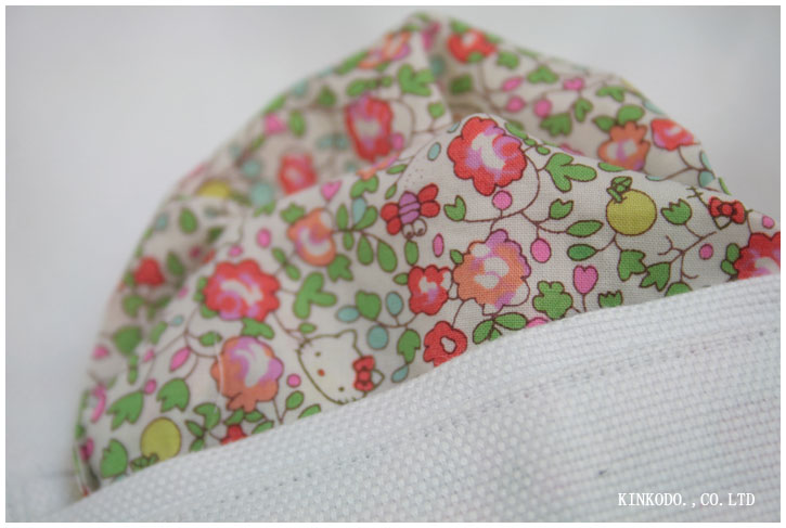 リバティープリントをポケットチーフのように見せたオーダーシャツ