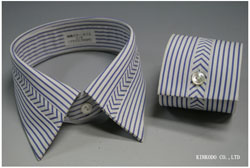 衿羽根とカフスの真ん中にストライプをヘリンボーン状に配置（デザイン番号K9）