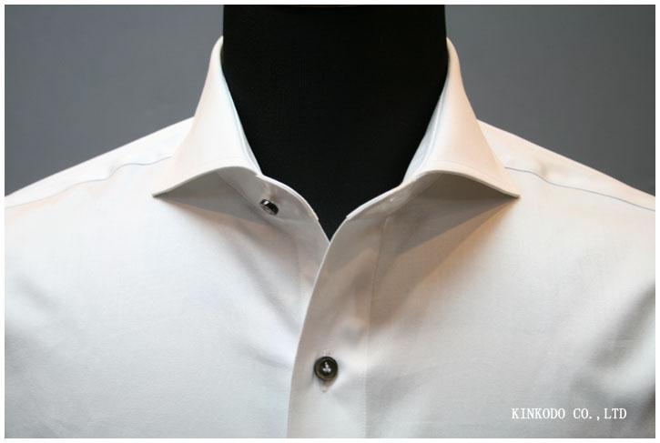 カッタウェイカラー（1）制作例（ボタンを外した状態1）