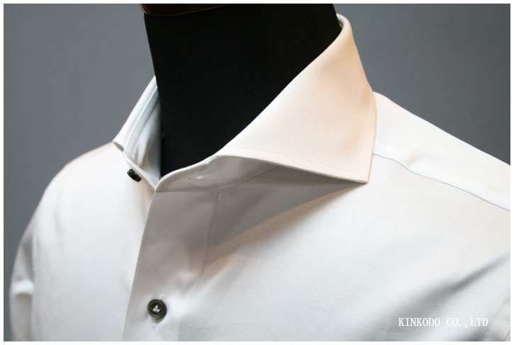 カッタウェイカラー（1）制作例（ボタンを外した状態2）