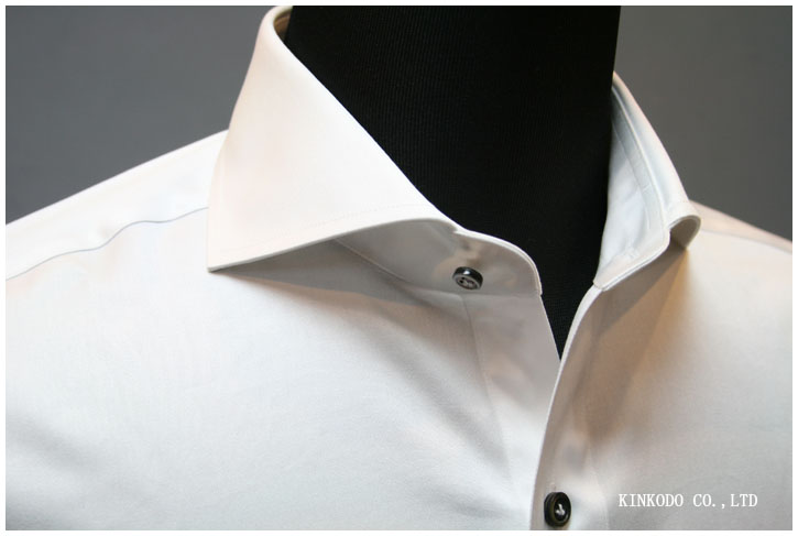 カッタウェイカラー（1）制作例（ボタンを外した状態3）