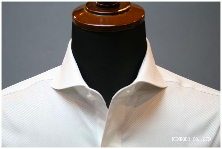 カッタウェイカラー（2）制作例（ボタンを外した状態1）