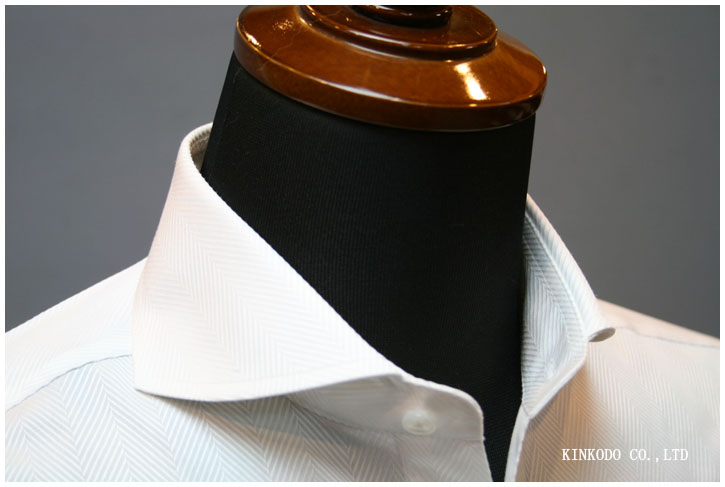 カッタウェイカラー（2）制作例（ボタンを外した状態3）