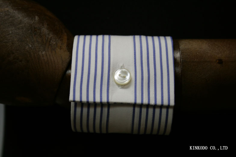 K4 カフス中央に白生地を挟み込んだディテール