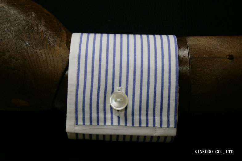 K7 カフスの先を白で切り替えたディテール