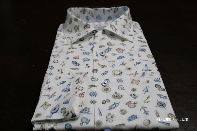 開襟シャツの衿裏ボタン