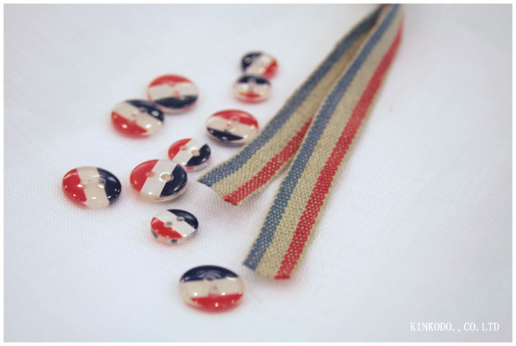 麻のトリコロールテープとボタン