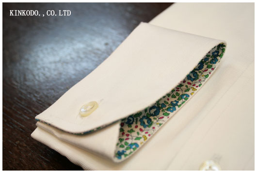 リバティープリントを使ったカフス裏