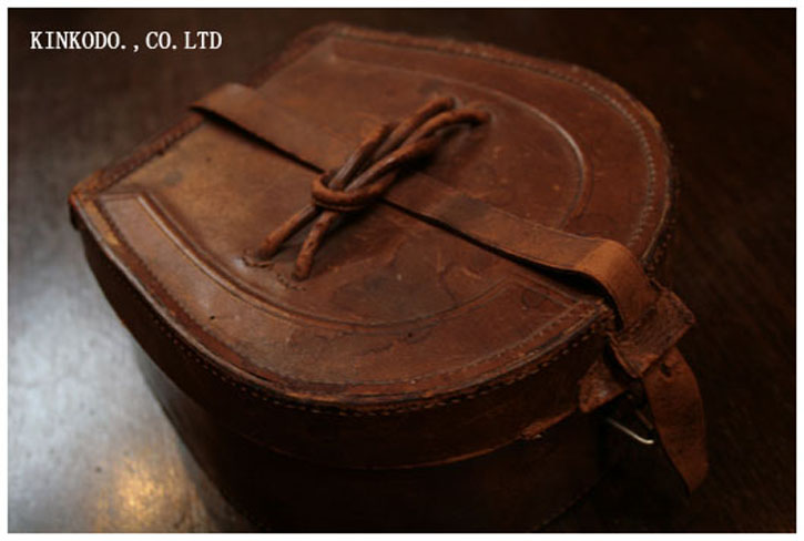 衿ケース（閉じた状態）