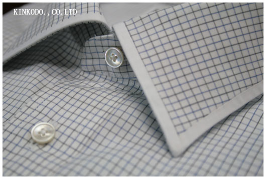 白の縁取りを入れたカフスのクレリックデザイン