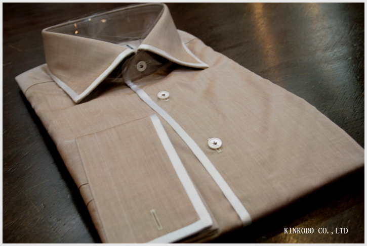白サテンを衿とカフスの縁に使ったオーダーシャツ