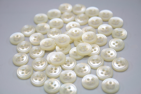 プラスチック ホワイト 四穴 2ミリ厚