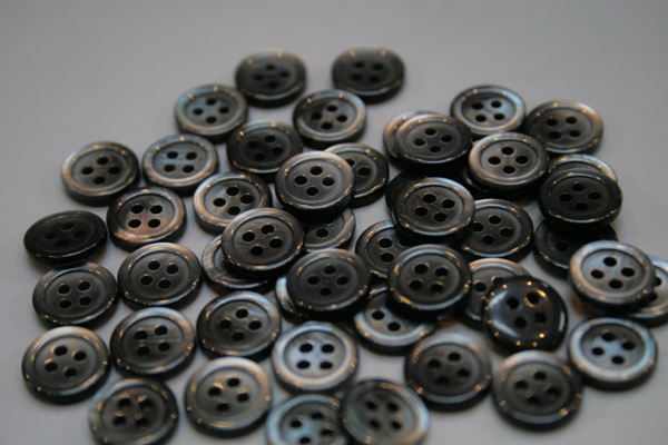 プラスチック ブラック 四穴 2ミリ厚