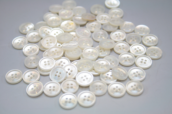 白蝶貝 4つ穴 2ミリ厚