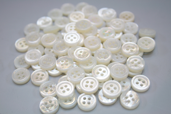 白蝶貝 4つ穴 3ミリ厚