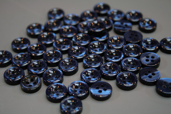 ネイビー プラボタン