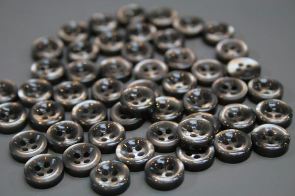 グレー プラボタン