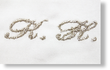 シルバー光沢糸のネーム例