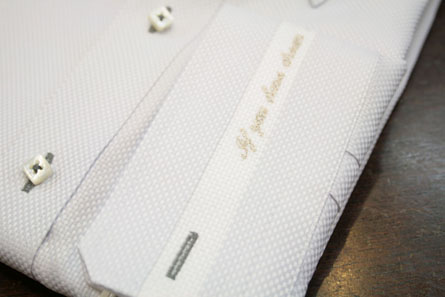 カフスにも。そこにネームを。