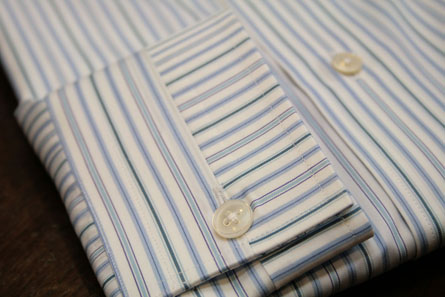 カフスも切り替え。