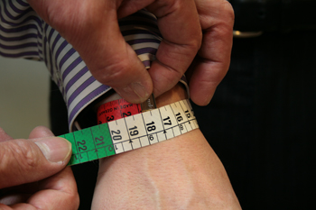 カフス周り採寸